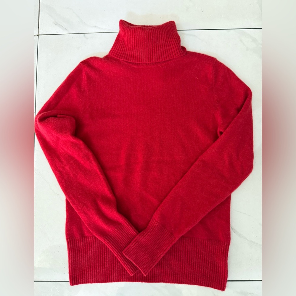 Red 100% Cashmere Turtleneck Sweater-Size Small Feminine Classic Quiet Luxury